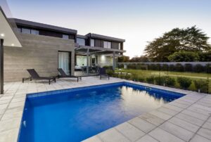 Bermuda Executive rectangular Pool with entry steps