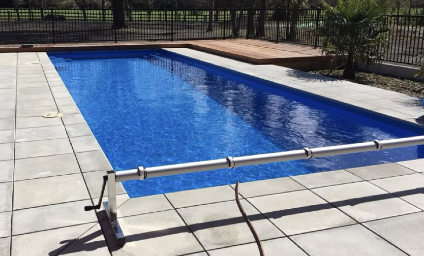 Pool cover reel without a cover